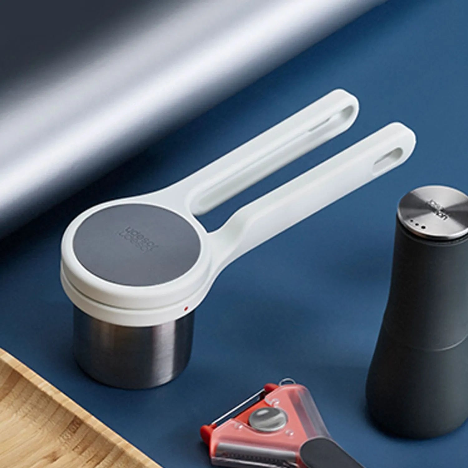 Joseph Joseph Helix Potato Ricer Dusaan