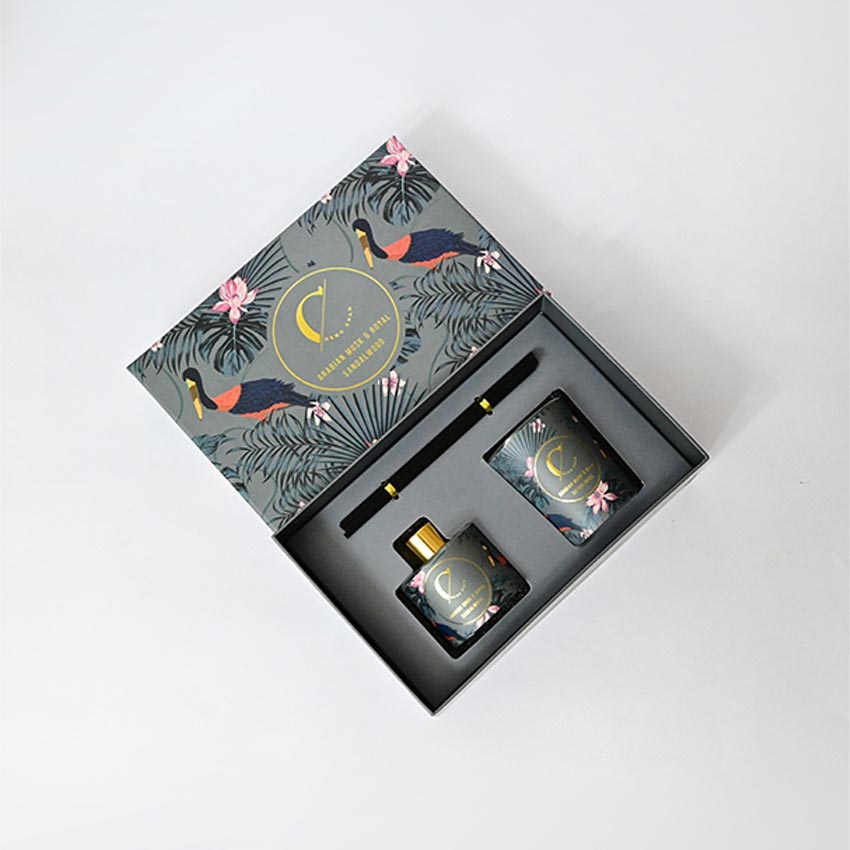 Luxury Arabian Musk Scented Candle and Diffuser Gift Set | 8 x 5 x 3 inches