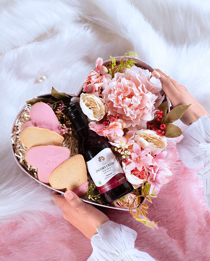 Wine & Delight Celebrate Gift Hamper