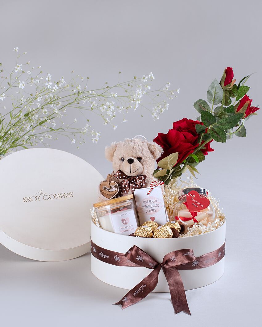 Make Her Feel Special Gift Hamper