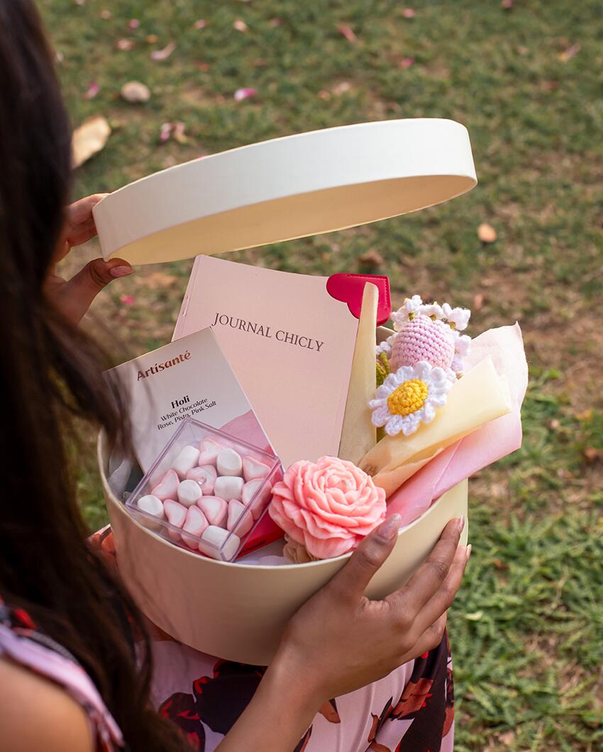 Bouquet Full Of Affection Gift Hamper