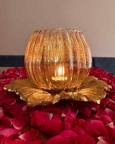 Glass Hurricane Lamp With Decorative Daisy Flower Platter