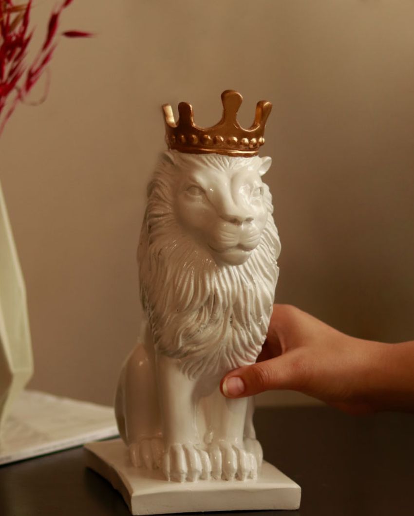 Resin Lion King Decor | 9 x 5 x 15 inches