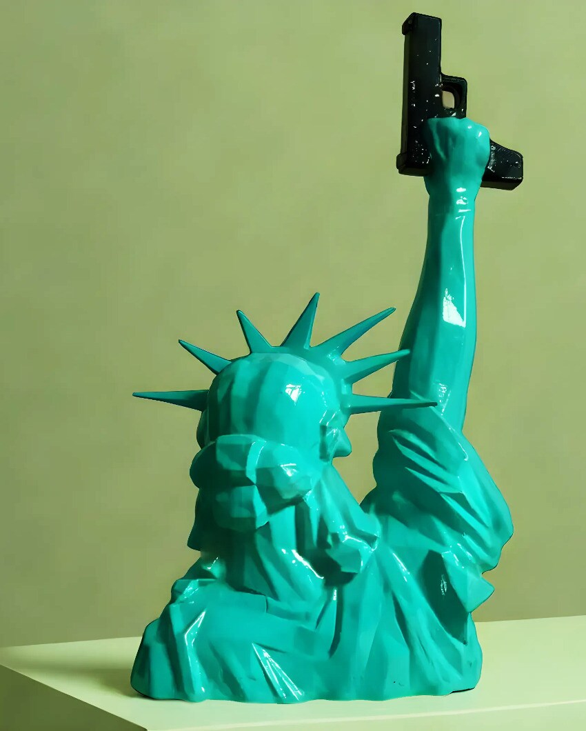 Resin Statue Of Liberty With Gun