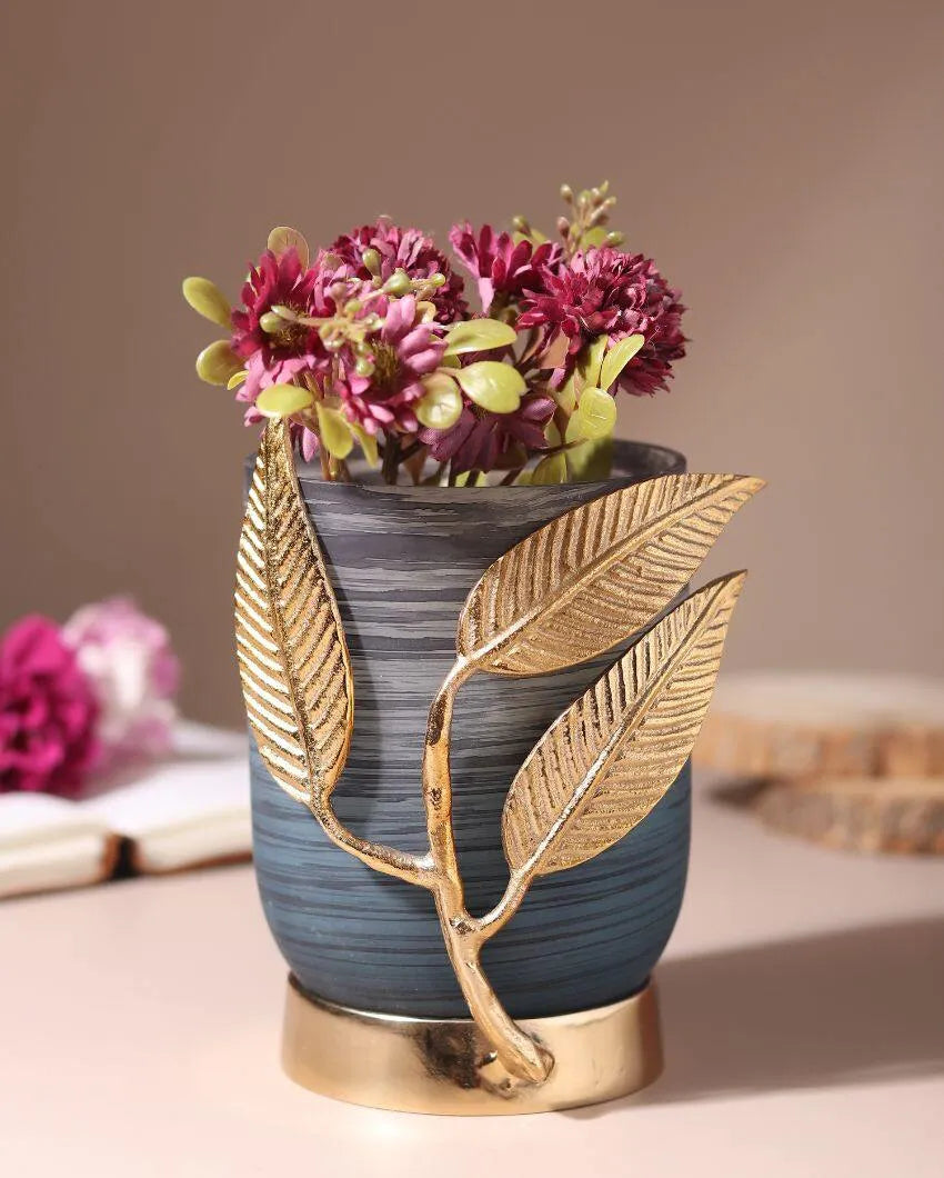 Versa Leaf Glass Vase In Wavy Grey