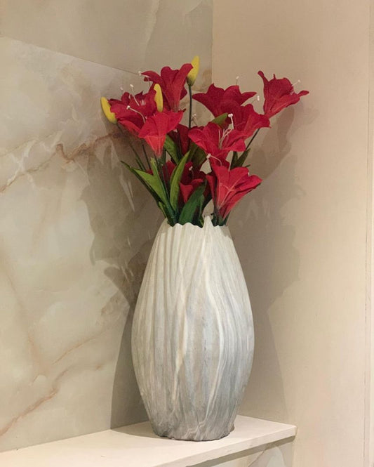 Beautiful Lily Artificial Synthetic Fabric Flower Bunch Red