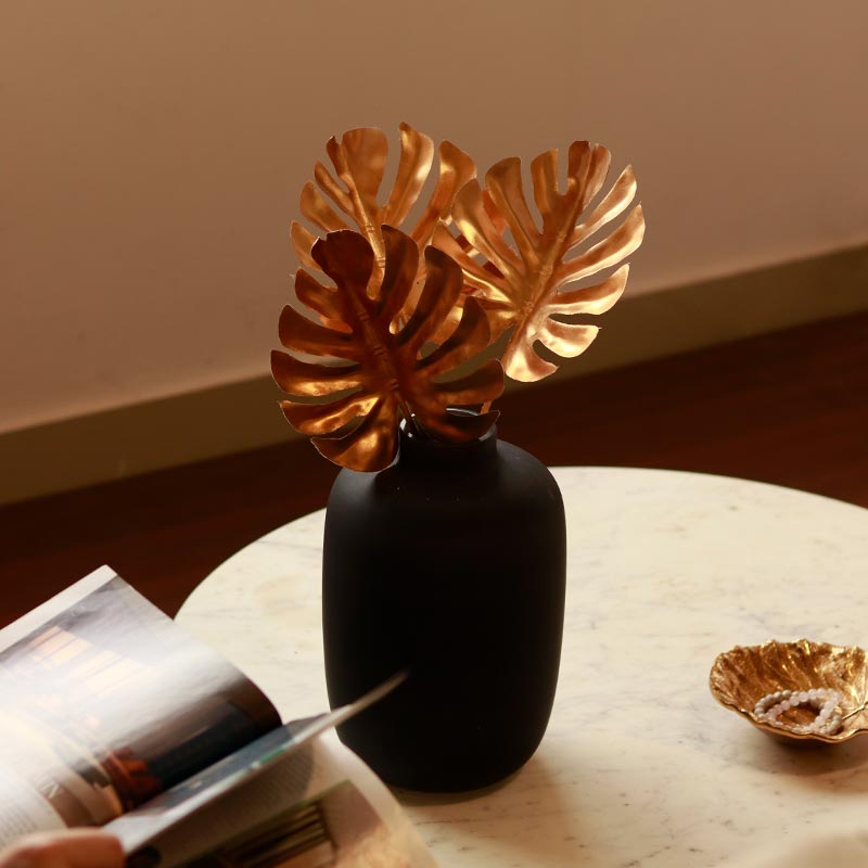 Sigma Noir Ribbed Vase with Artificial Golden Monstera Leaves - Dusaan