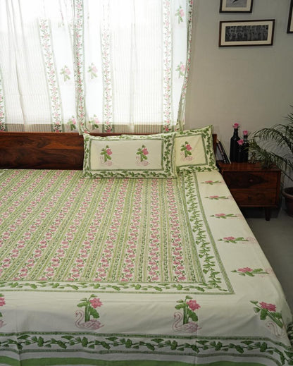 Serene Swan Song Printed Cotton Bedsheet with 2 Pillow Covers