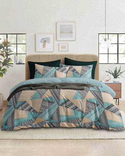 Stylish Multicolor Pixel Hue Printed Polycotton Comforter & Bedsheet Combo | Pack of 4