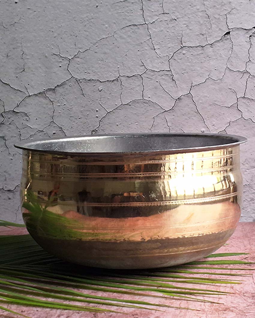 Classic & Elegant Stylish Serving Brass Golden Vanam