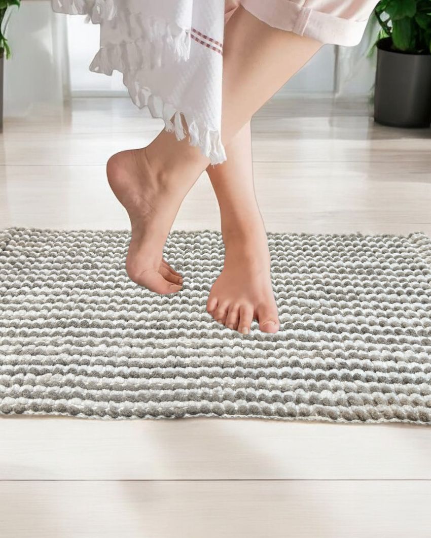 Pebble Bubble Loop Design Bathmat | 30 x 18 inches