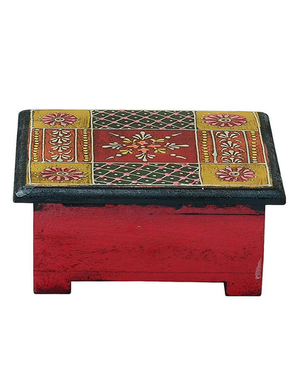 Classic Design 6 Tea Coasters with Case | 5 x 5 x 2 inches