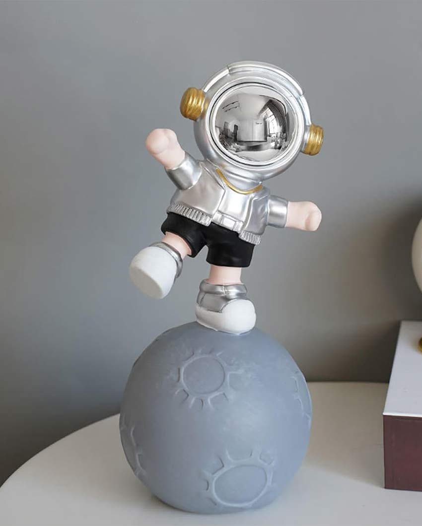 Nordic Style Resin Astronaut Showpiece Silver