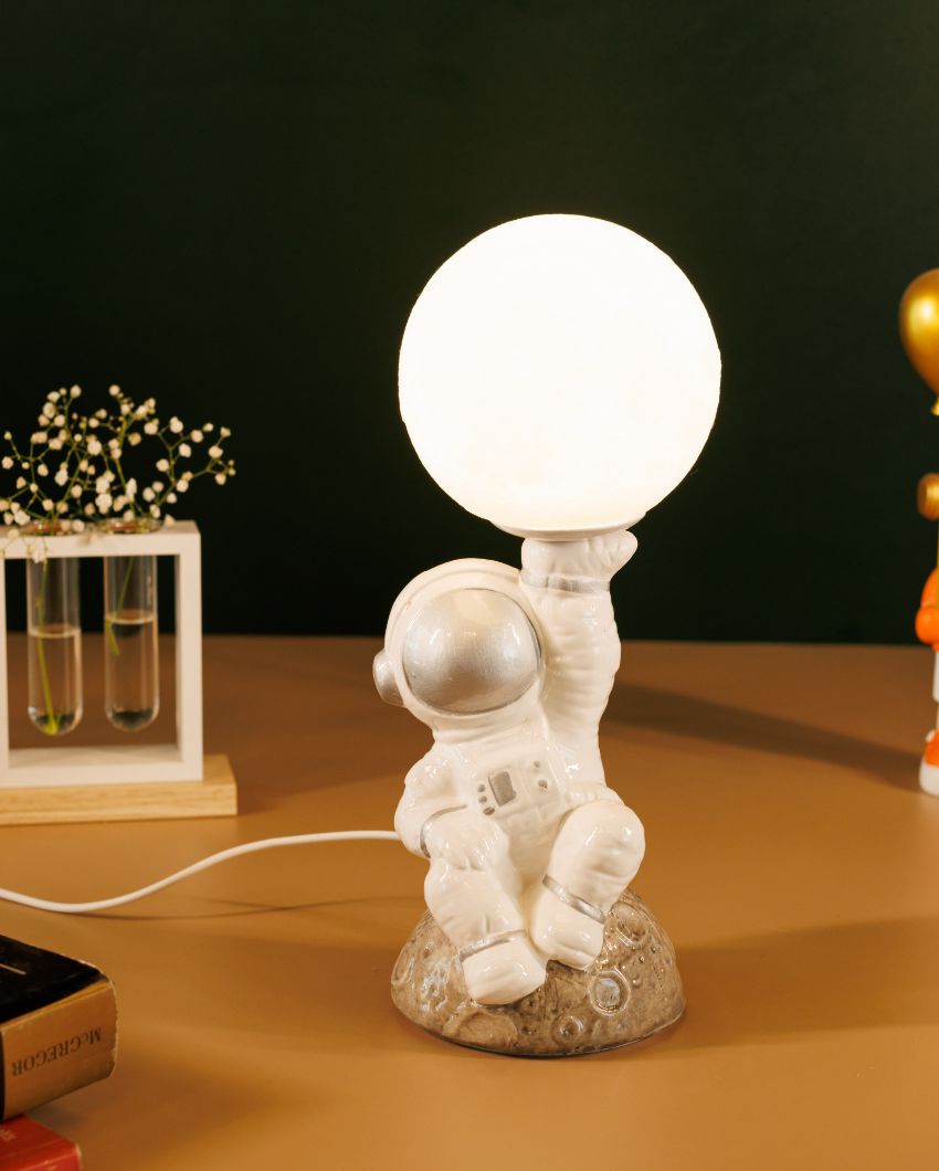 Astronaut Resin Table Lamp | 5 x 12 inches