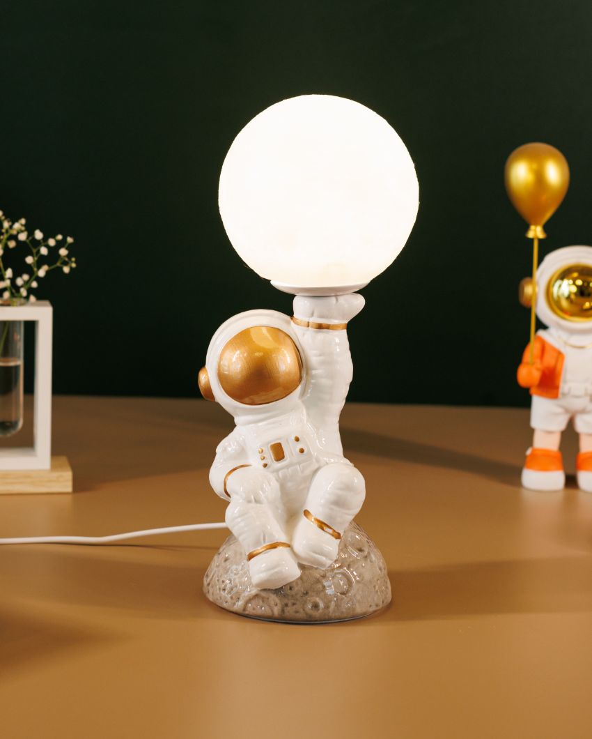 Astronaut Resin Table Lamp | 5 x 12 inches