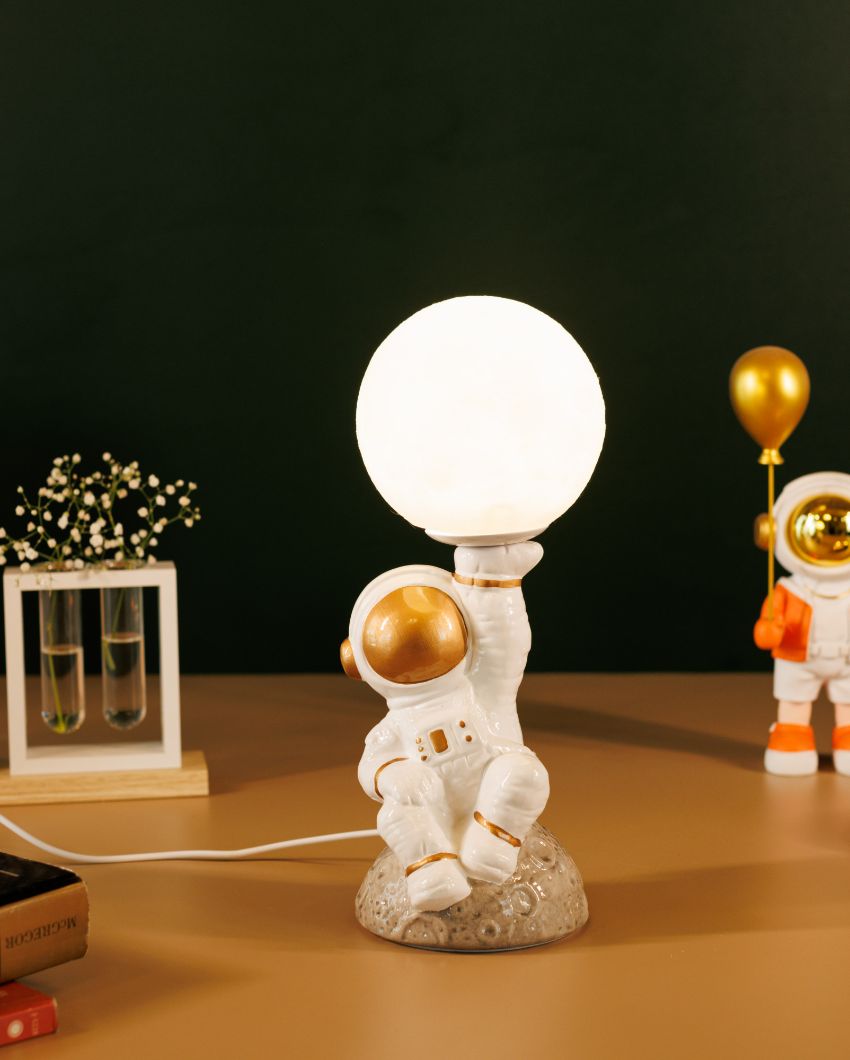 Astronaut Resin Table Lamp | 5 x 12 inches