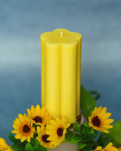 Flower Shaped Scented Pillar Candles | Set of 2 | 250 Gram | 6 x 6 x 9 cm / 2.36 x 2.36 x 3.54 inches