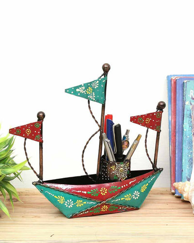 Boat Iron Pen Stand