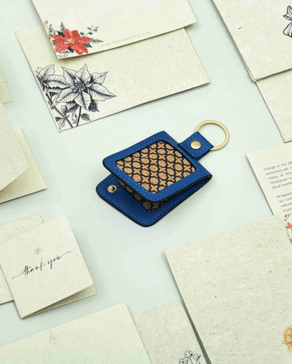 The Travelers' Box | Hemp Cards With A Cork And Vegan Leather Luggage Tag