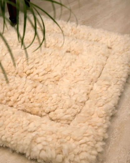 Soft Woolen Rug | 18 x 18 inches