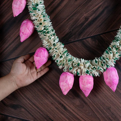 Ishani Solawood Zinnia Flower Garland With Lotus Handing Default Title