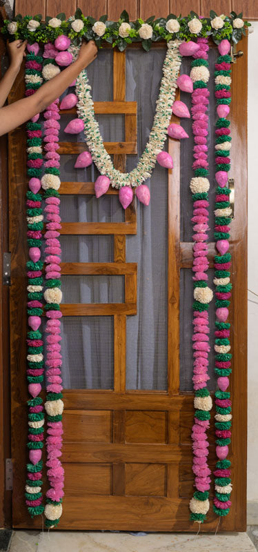 Ishani Solawood Zinnia Flower Garland With Lotus Handing Default Title