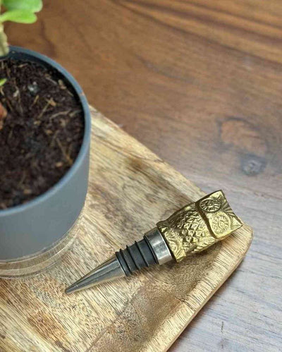 Elegant & Durable Ullook Wine Stopper | 3 x 1 inches