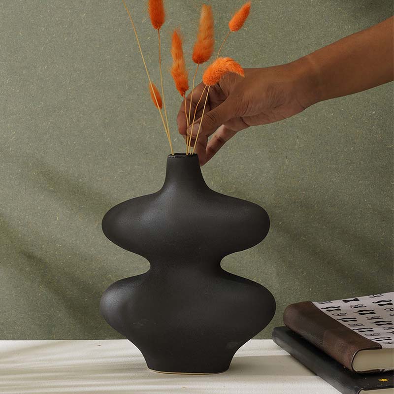 Classy Infinity Design Vase Black