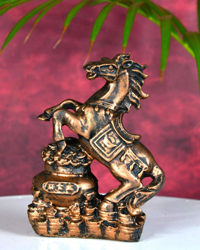 Chic Resin Coin Horse Holder | 3 x 4 x 11 inches