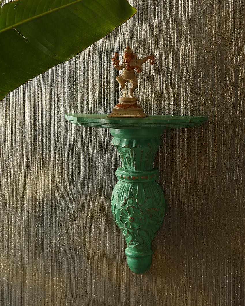 Emerald Elegance Wooden Corbel