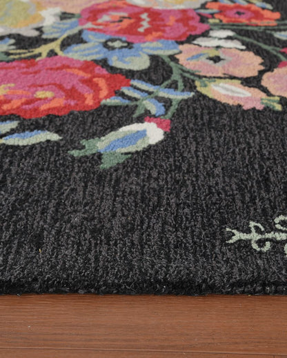 Hand-Tufted Black Wool Rug With Farmhouse Pattern | 8 x 10 Feet