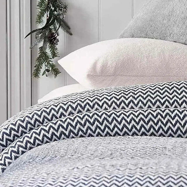 Zig-Zag Striped Design Cotton Throw | 98 x 67 inches