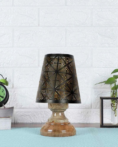 Round Metal Etching Table Lamp With Natural Wood Round Base