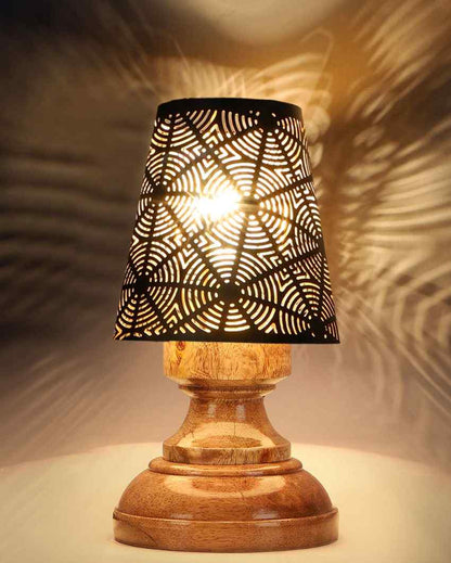 Round Metal Etching Table Lamp With Natural Wood Round Base