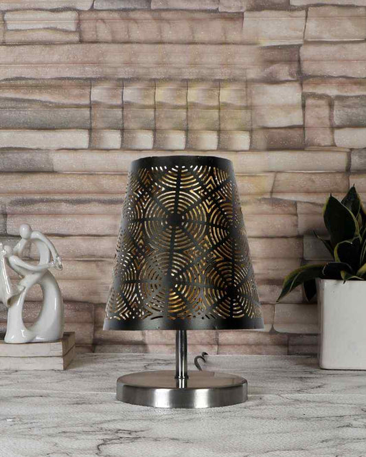 Round Metal Etching Table Lamp With Steel Round Base