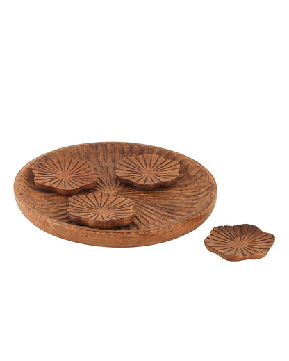 Handcrafted Carved Wooden Brown Designer Coasters With Tray Combo | Pack of 5