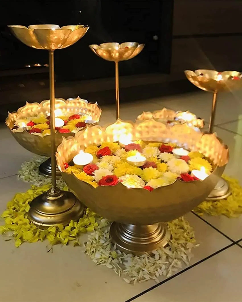 Hammered Taj Urli Bowl with Floating Diya's | Pack of 9