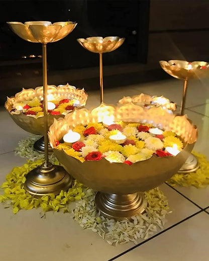 Hammered Taj Urli Bowl with Floating Diya's | Pack of 9