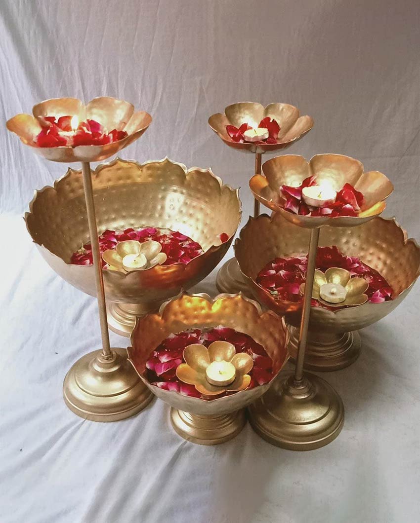 Hammered Taj Urli Bowl with Floating Diya's | Pack of 9