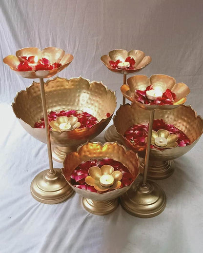 Hammered Taj Urli Bowl with Floating Diya's | Pack of 9