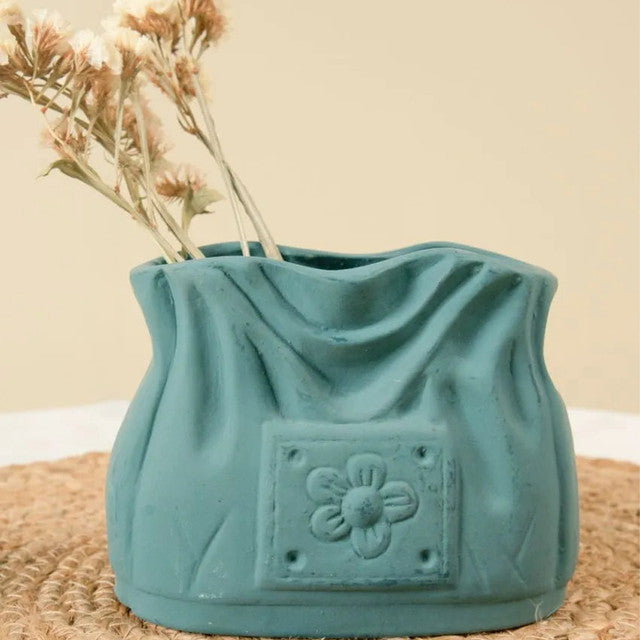 Emerald Handbag Luxe Style with a Touch of Rich Green Elegance