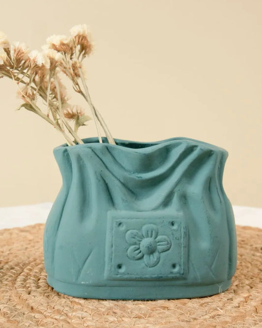 Emerald Handbag Luxe Style with a Touch of Rich Green Elegance