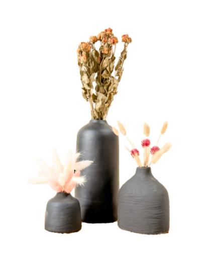 Elegant Vase with Dried Flowers for a Touch of Mystery