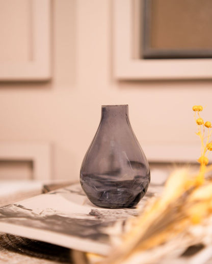 Indigo Elegance Glass Vase with Bunch