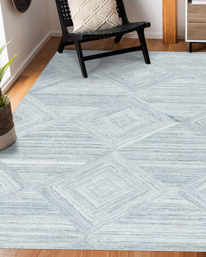 Hand-Tufted Wool Rug with Geometric Pattern Loop & Cut Pile | 8 x 10 Feet