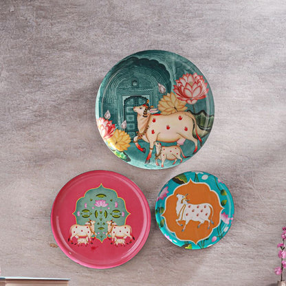 Graceful Design Multicolor Shade Pichwai Cow Decor Plate | Pack of 3