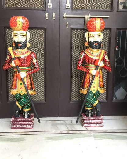 Artistic Wood Polished Darbaan Showpiece | Pack of 2