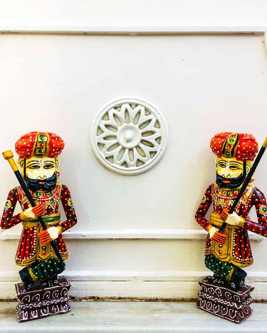 Artistic Wood Polished Darbaan Showpiece | Pack of 2