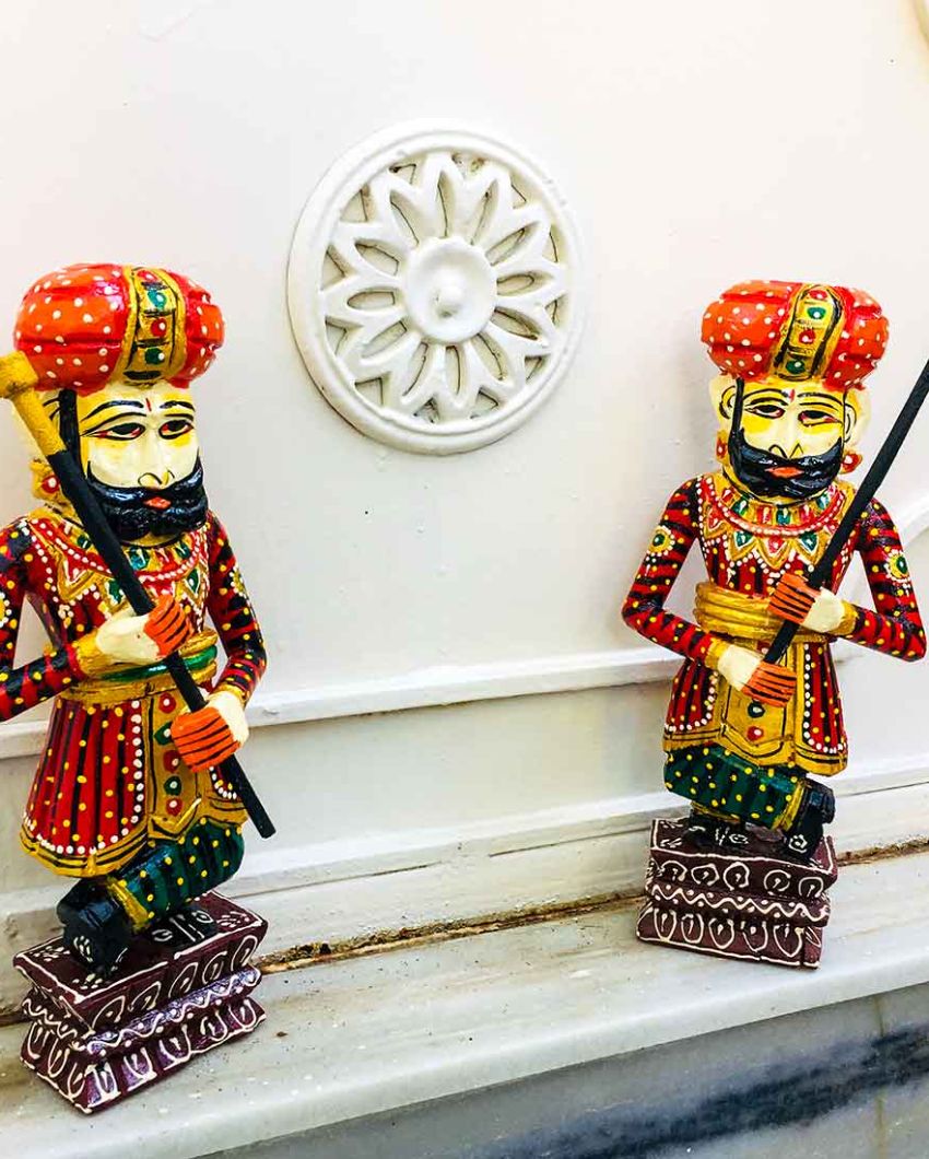 Artistic Wood Polished Darbaan Showpiece | Pack of 2