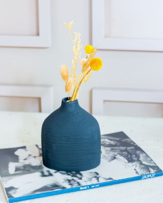 Ceramic Ronda Lined Vase With Breeze Bunch